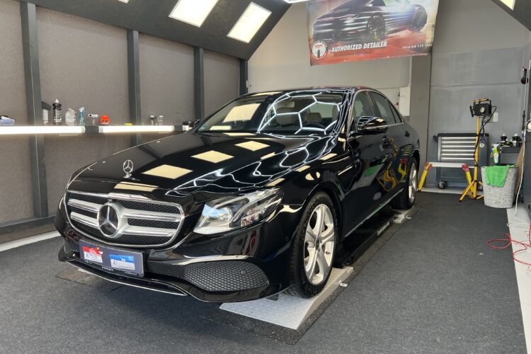 Mercedes E-Klasse, Obsidianschwarz, metallic, Steinschlagreparatur, Keramikversiegelung