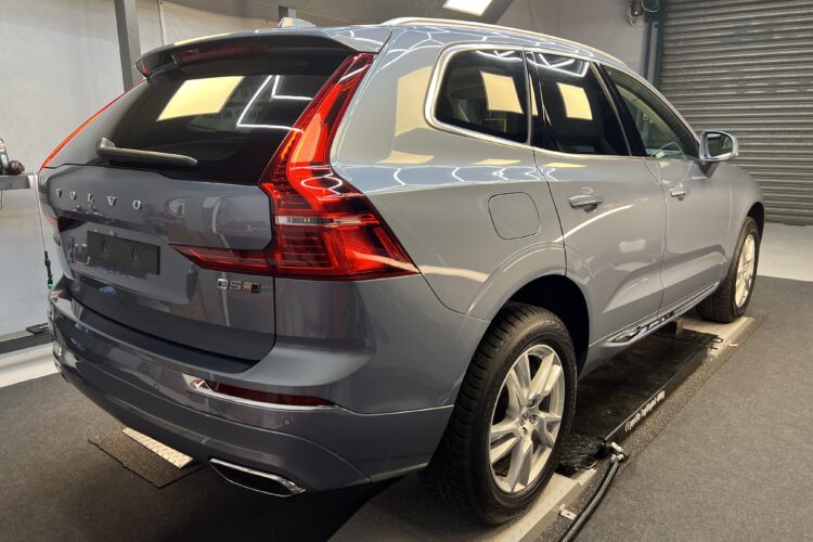 Volvo XC60, Mussel Blue, blaumetallic, Keramikversiegelung, hinten rechts